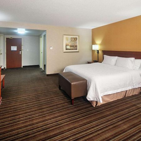 Hampton Inn & Suites By Hilton Toronto Airport Миссиссага Экстерьер фото