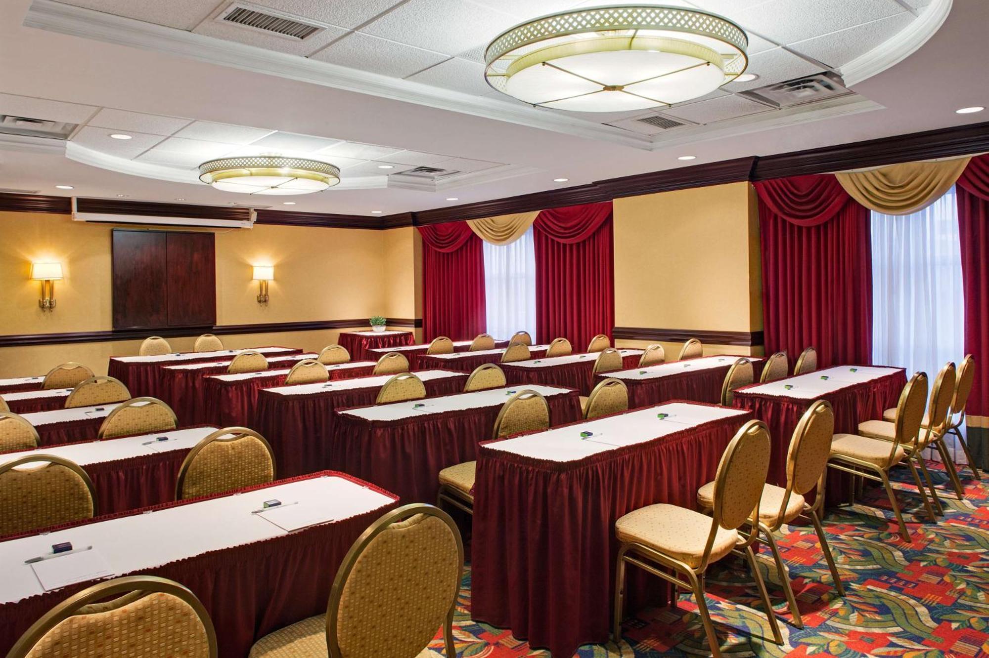 Hampton Inn & Suites By Hilton Toronto Airport Миссиссага Экстерьер фото