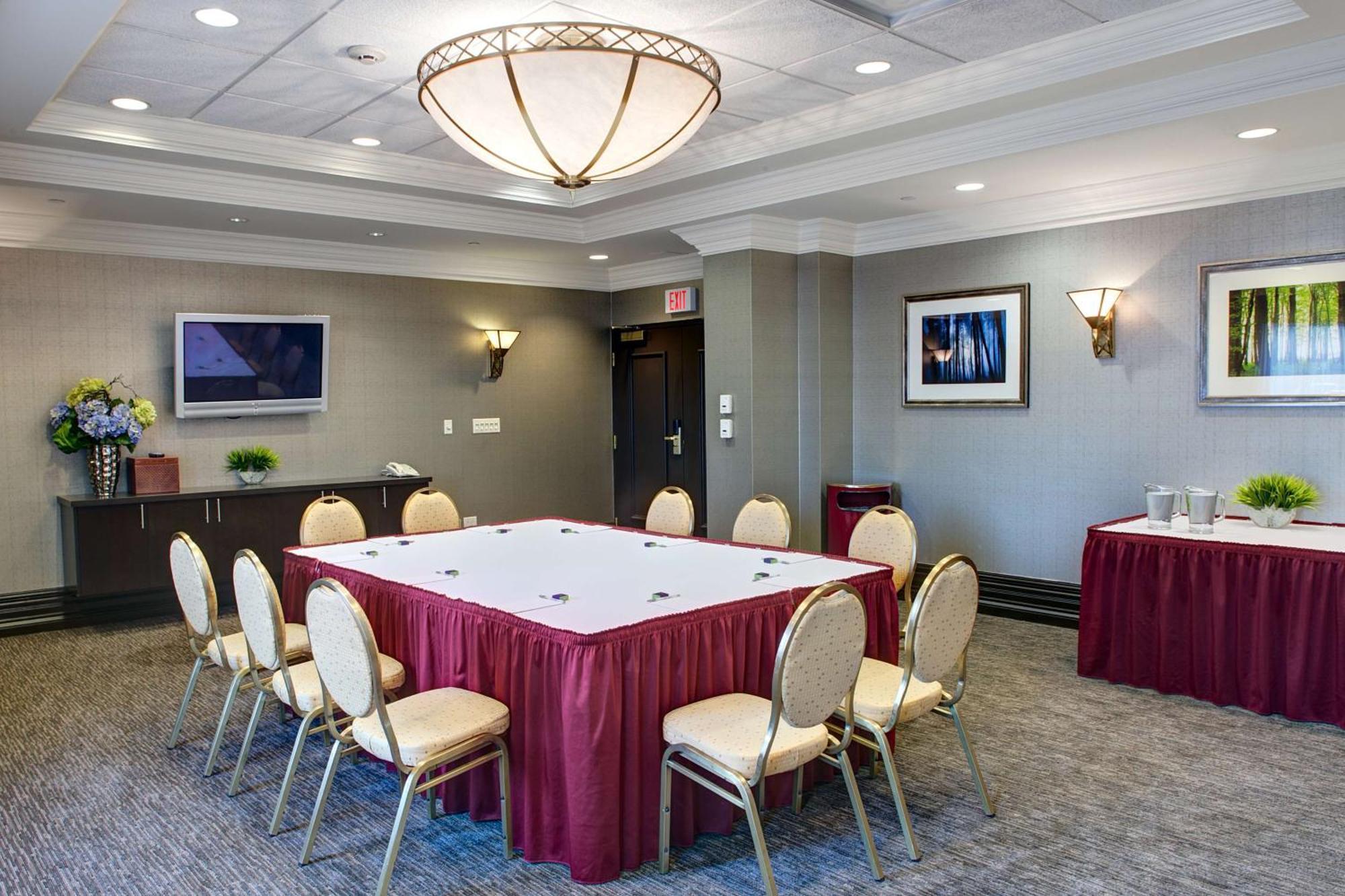Hampton Inn & Suites By Hilton Toronto Airport Миссиссага Экстерьер фото