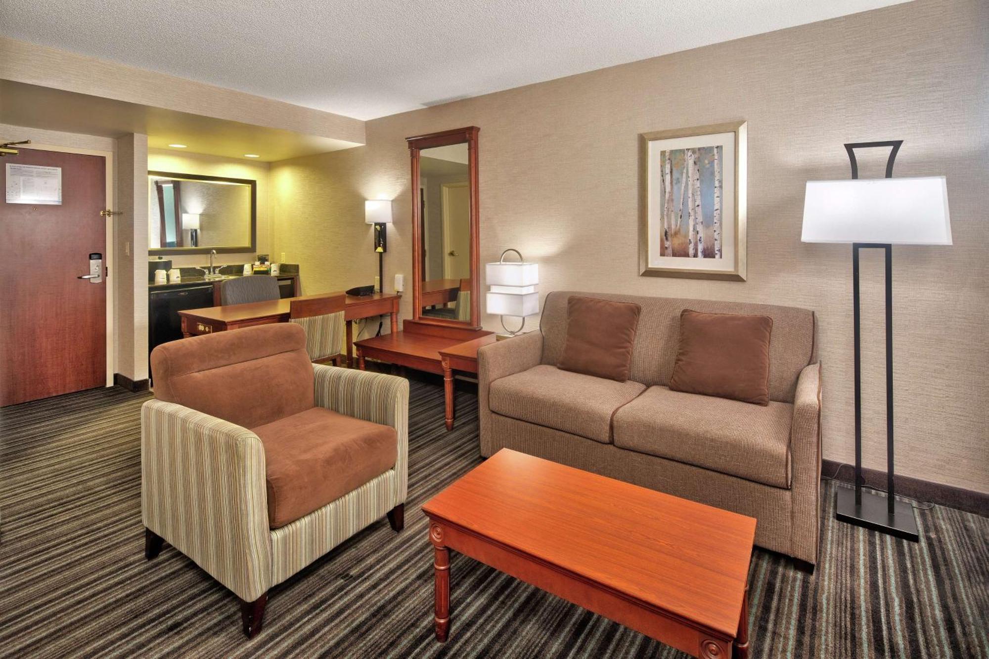 Hampton Inn & Suites By Hilton Toronto Airport Миссиссага Экстерьер фото