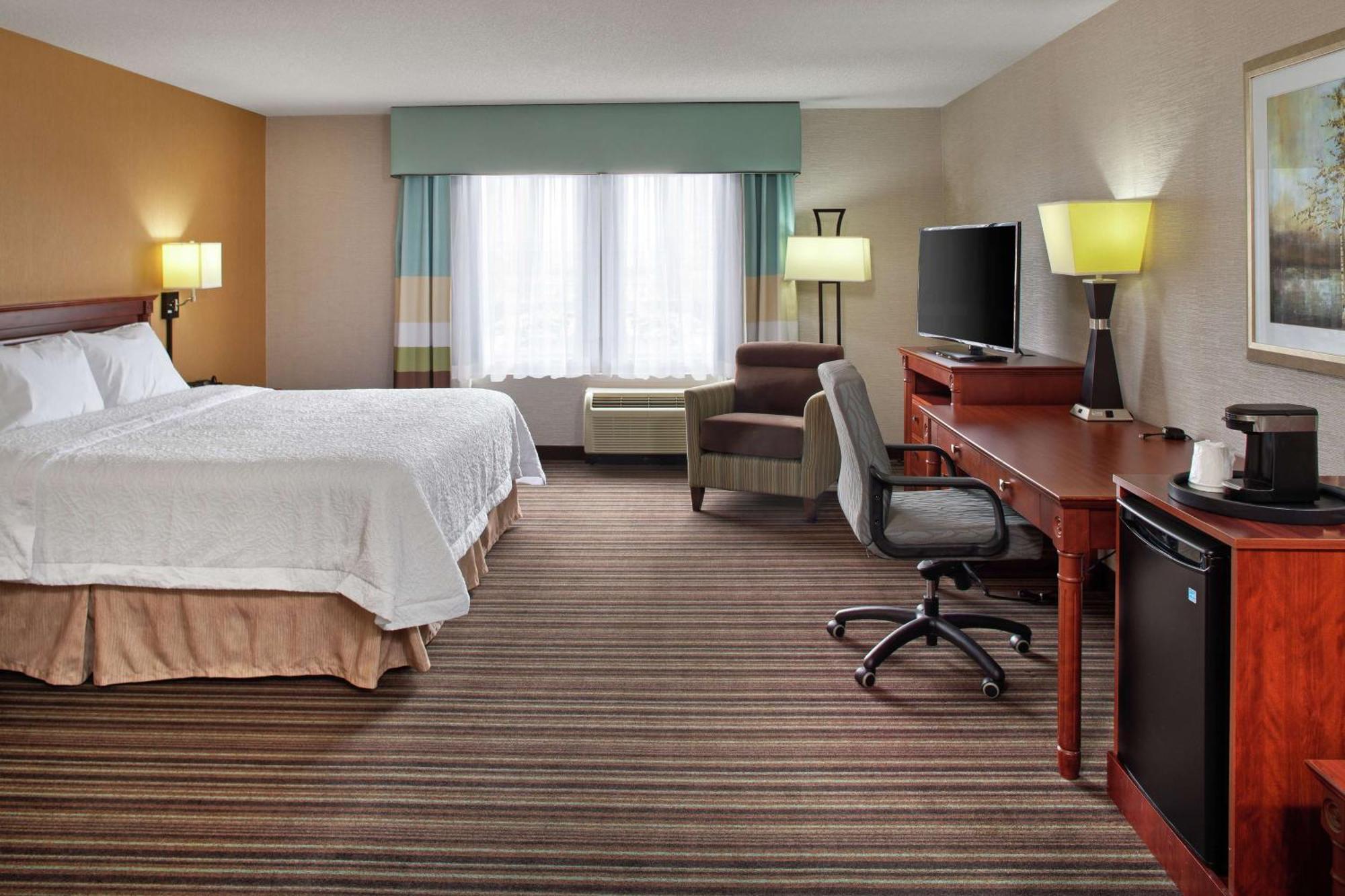 Hampton Inn & Suites By Hilton Toronto Airport Миссиссага Экстерьер фото