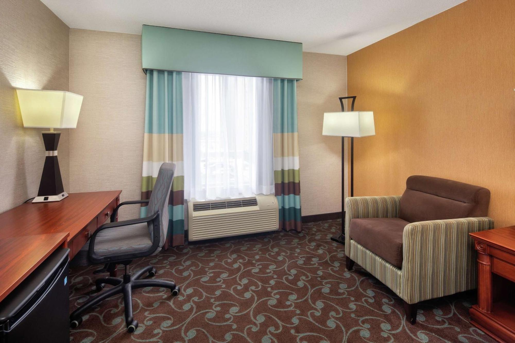 Hampton Inn & Suites By Hilton Toronto Airport Миссиссага Экстерьер фото