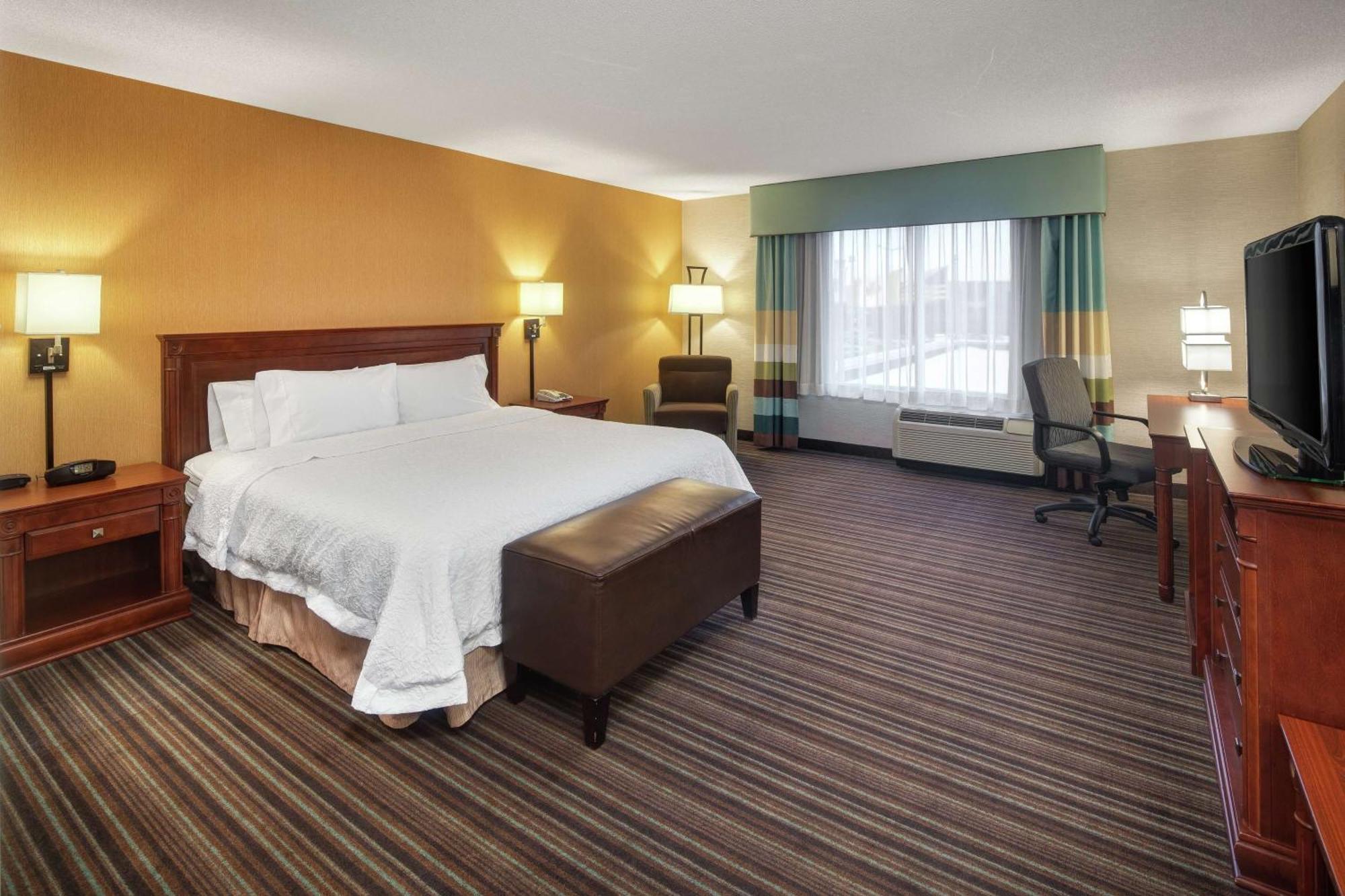 Hampton Inn & Suites By Hilton Toronto Airport Миссиссага Экстерьер фото