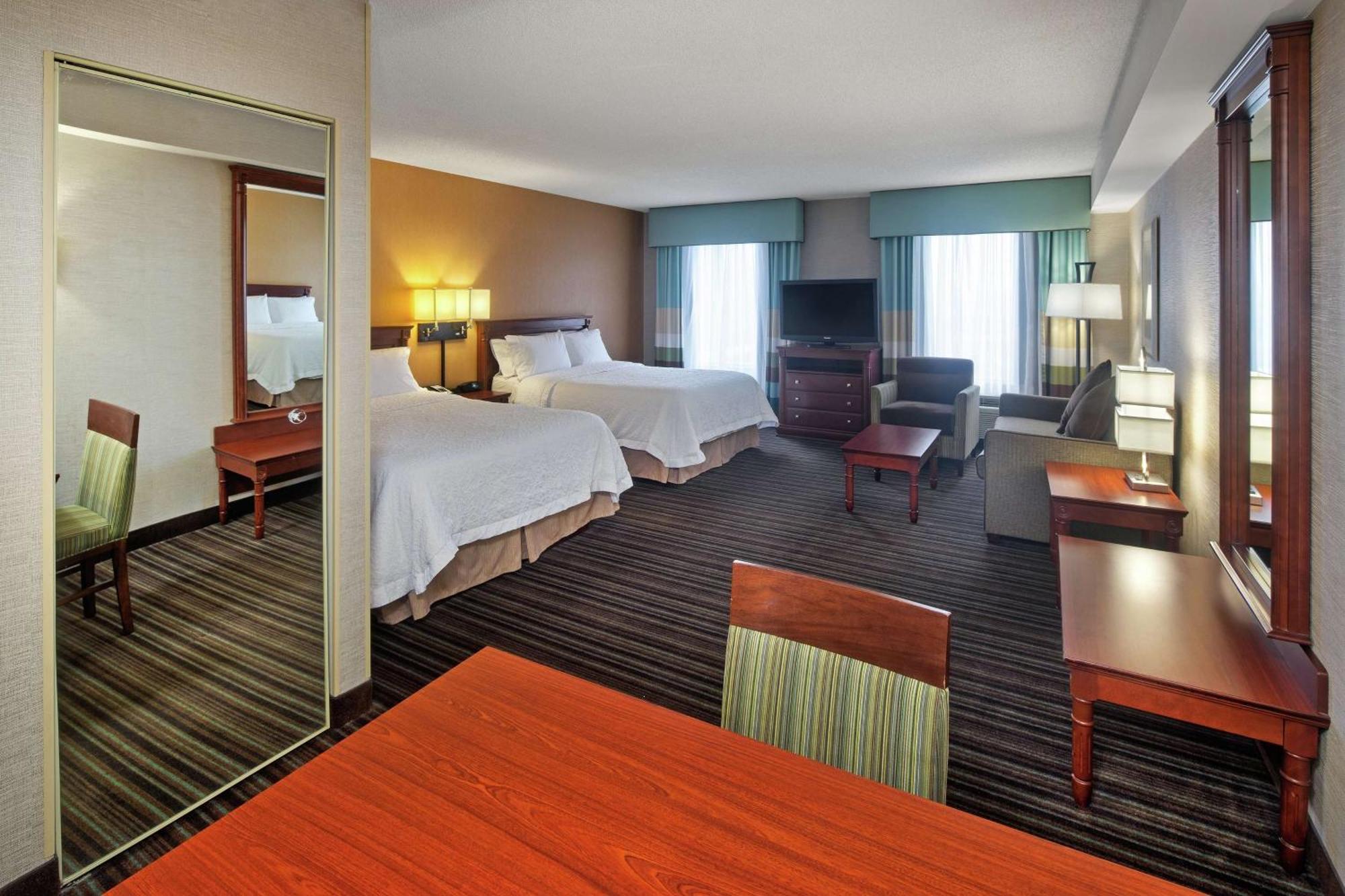 Hampton Inn & Suites By Hilton Toronto Airport Миссиссага Экстерьер фото
