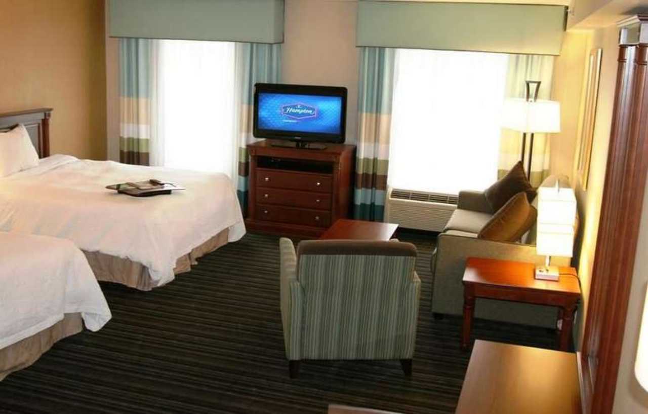 Hampton Inn & Suites By Hilton Toronto Airport Миссиссага Экстерьер фото